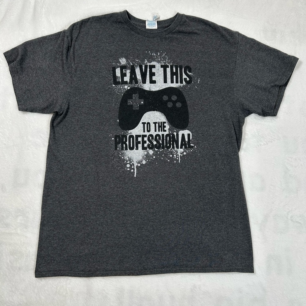 Gamer Graphic Shirt Large Gray Leave This To The Professionals Tee